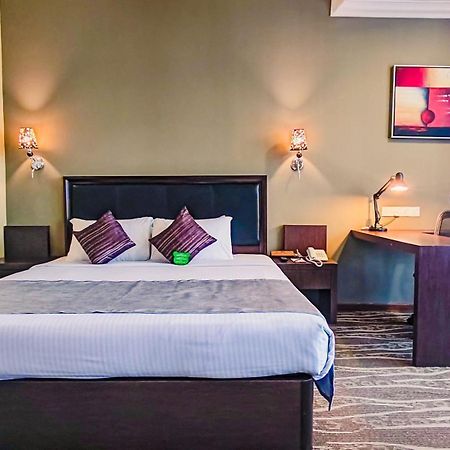 New York Hotel Johor Bahru Bagian luar foto