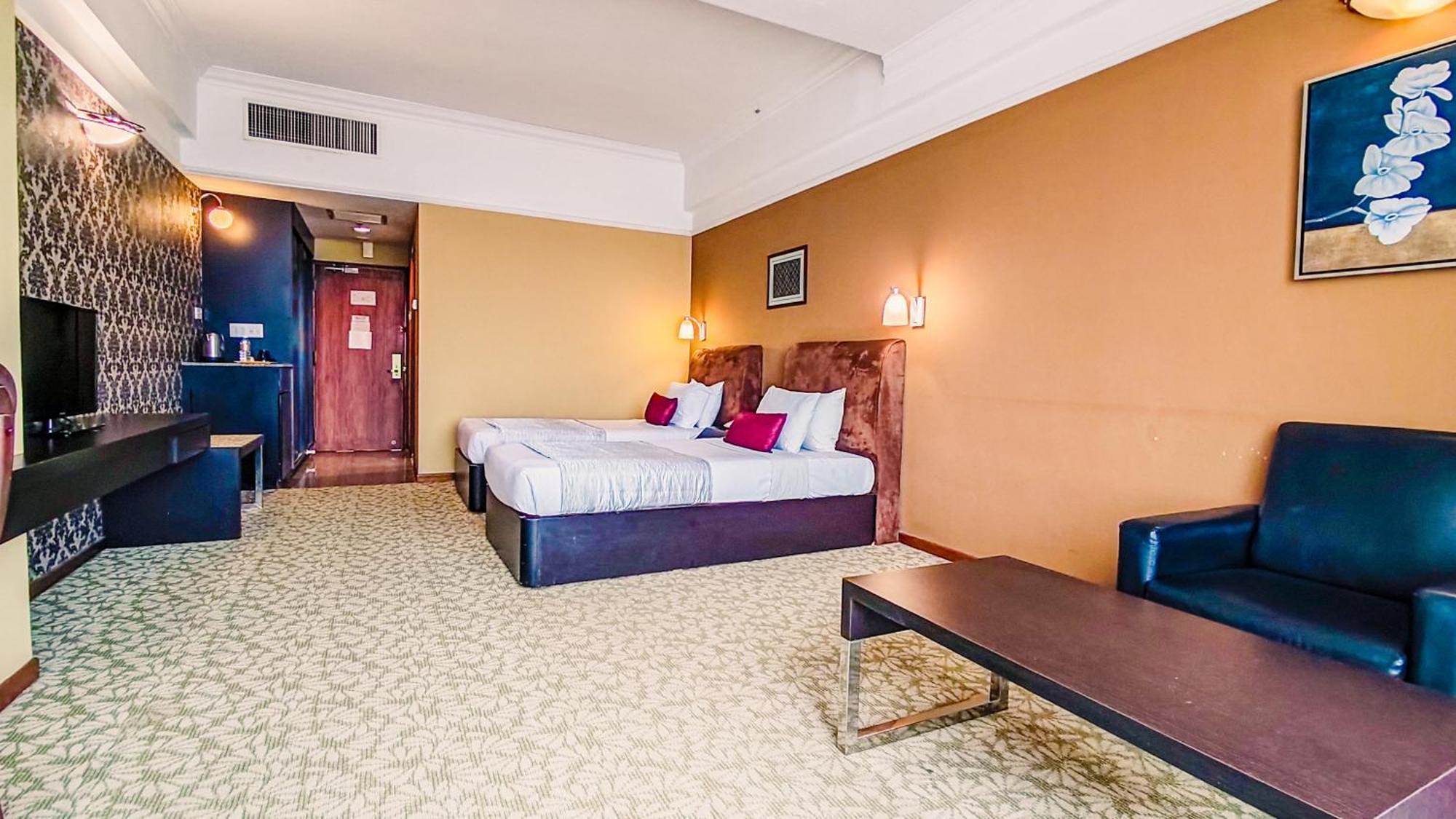 New York Hotel Johor Bahru Bagian luar foto