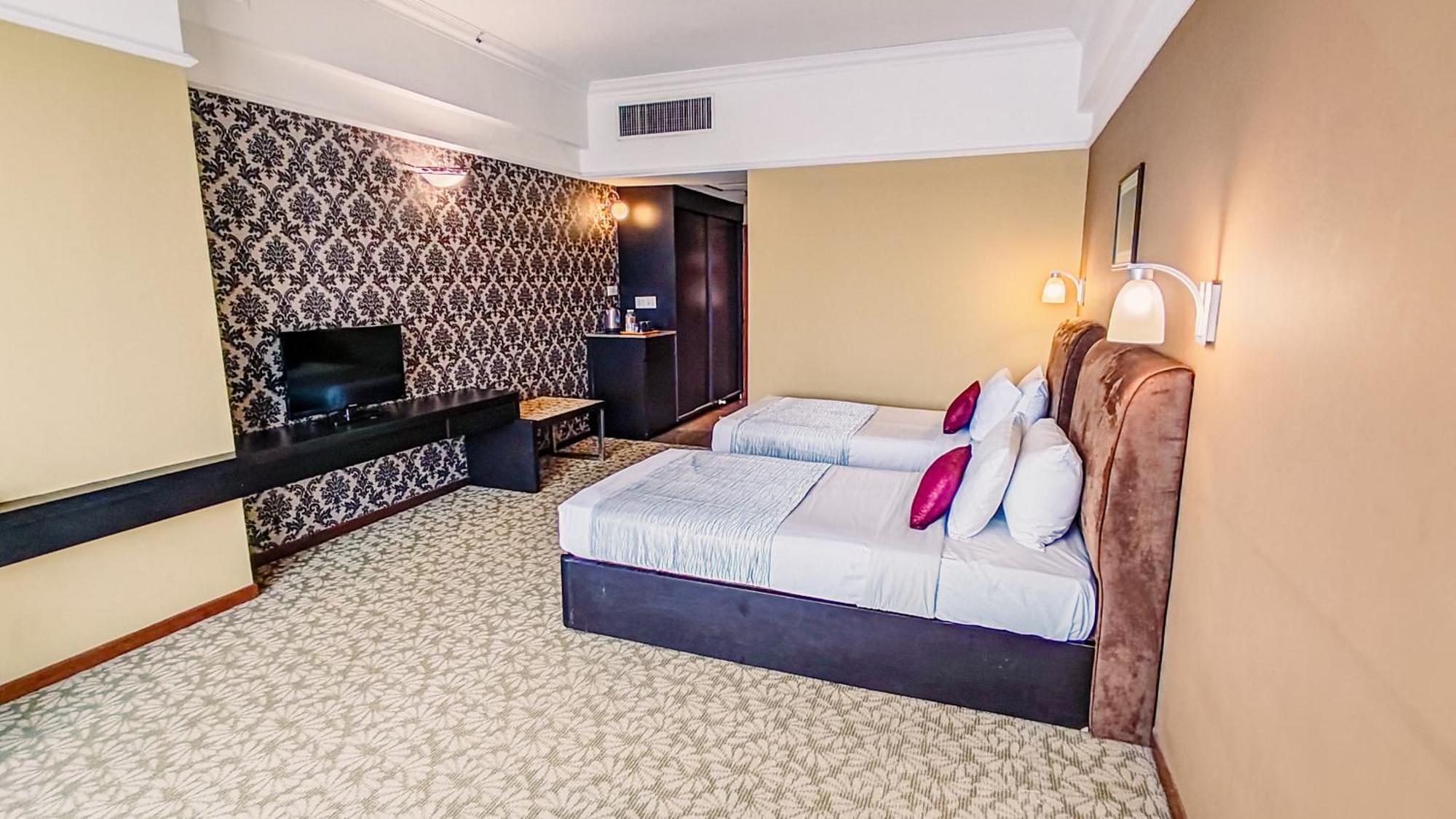 New York Hotel Johor Bahru Bagian luar foto